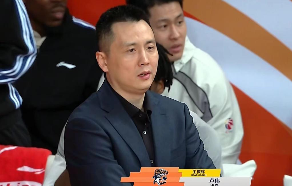 乐鱼下载-上海男篮30分大胜，弗格36分大爆发，邹阳空砍18分6篮板4抢断！